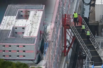 புகலிடக்கோரிக்கையாளர்களை மீண்டும் மிதக்கும் சிறைக்கு அனுப்பவேண்டும்: பிரித்தானிய சுகாதாரச் செயலர் வலியுறுத்தல்