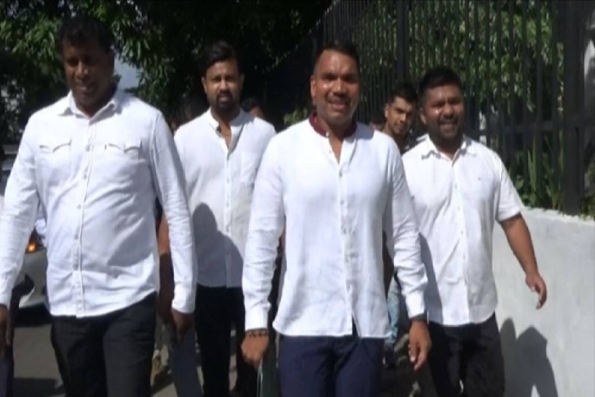 தனி சிறையில் அடைக்கப்பட்ட நாமல் : நீதிமன்றில் இடம்பெற்ற ஆக்ரோஷமான வாதங்கள் | What Happened In Court Before Namal Was Arrested