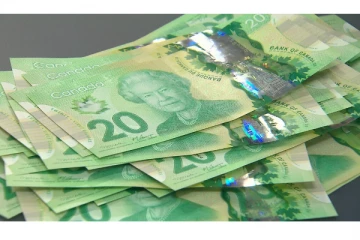 கனடாவில் வீதியொன்றில் கொட்டிக் கிடந்த பெருமளவு பணம் : எடுக்க அலைமோதிய கூட்டம்