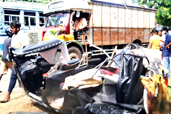 கோர விபத்தில் சிக்கி பரிதாபகரமாக பலியான மாணவி | A Girl Was Killed In An Accident