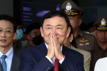 நாடு கடத்தப்பட்ட முன்னாள் பிரதமர்; 15 ஆண்டுகளுக்குப் பிறகு தாய்லாந்து திரும்பிய தக்சின்