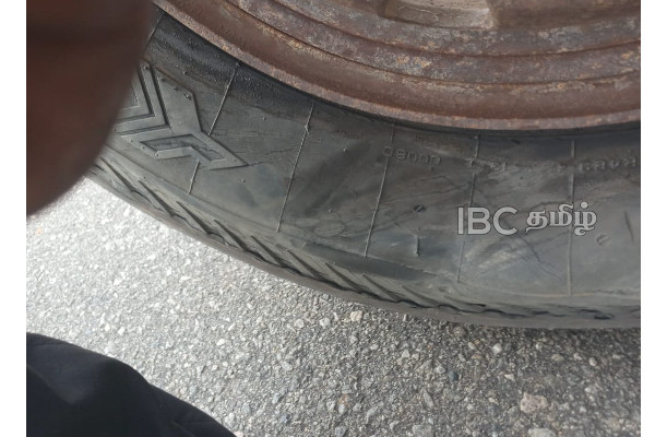 தமிழர் பகுதியில் கனரக வாகனம் மீது துப்பாக்கிச்சூடு: ஒருவர் காயம் | One Injured In Firing At Ripper In Kilinochchi தமிழர் பகுதியில் கனரக வாகனம் மீது துப்பாக்கிச்சூடு: ஒருவர் காயம் | One Injured In Firing At Ripper In Kilinochchi