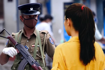 தமிழர் பகுதியொன்றில் பொலிஸாரை மிரள விட்ட பெண் ; போதை பொருள் விற்பனை ஸ்தலமாக மாறிய வீடு