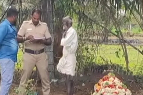 5 மாத குழந்தையை துடிதுடிக்க கொலை செய்த தாய் - தன்பாலின உறவால் கொடூரம்! | Baby Killing Homo Love Shocking Issue Hosur 5 மாத குழந்தையை துடிதுடிக்க கொலை செய்த தாய் - தன்பாலின உறவால் கொடூரம்! | Baby Killing Homo Love Shocking Issue Hosur