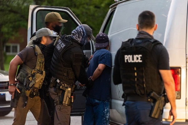 35 ஆயிரம் புலம்பெயர்ந்தவர்களை கைது செய்த நாடு | Country That Arrested 35 Thousand Immigrants