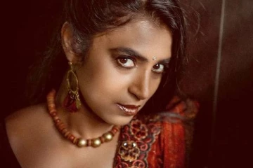 47 வயசுல மெத்தையில் இப்படியொரு போஸ்! நடிகை கஸ்தூரி வெளியிட்ட புகைப்படம்