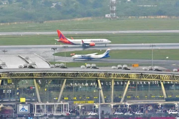 பிரபல நடிகர் சென்னை விமான நிலையத்தில் கைது.. ரூ.40 கோடி போதைப்பொருள் உடன் சிக்கினார்