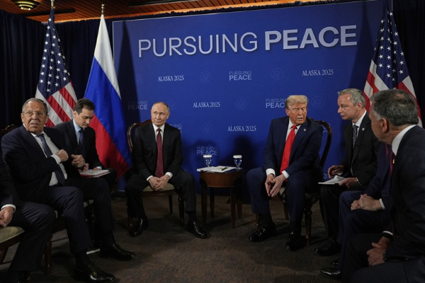 on-day-of-putin-trump-summit-russia-killing-people, பேச்சுவார்த்தையில் புடின்-டிரம்ப்: மக்களை கொன்று குவிப்பதாக ஜெலென்ஸ்கி காட்டம்!