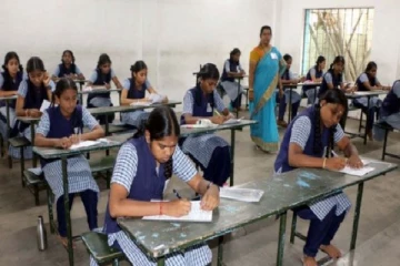 நேற்று நடந்த +2 பொதுத்தேர்வை மீண்டும் எழுதாத 47 ஆயிரம் மாணவர்கள்