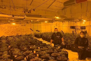 பிரித்தானிய இராணுவ தளவாடங்கள் சேமிப்பகத்தில் சோதனை மேற்கொண்ட பொலிசார்... கண்ட எதிர்பாராத காட்சி