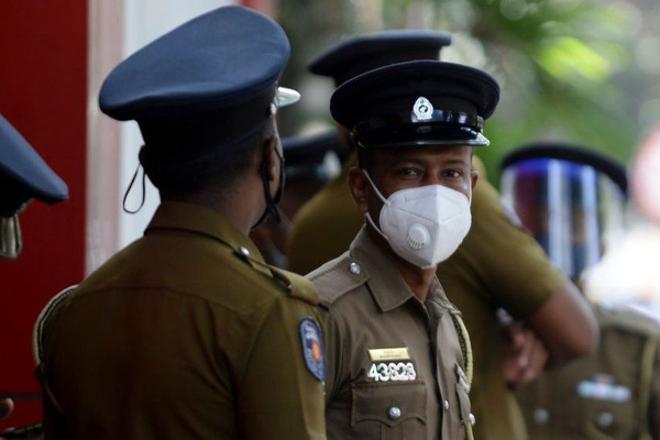 மனைவியை அடித்து கொலை செய்துவிட்டு தப்பியோடிய கணவன்! | Husband Beat His Wife To Death