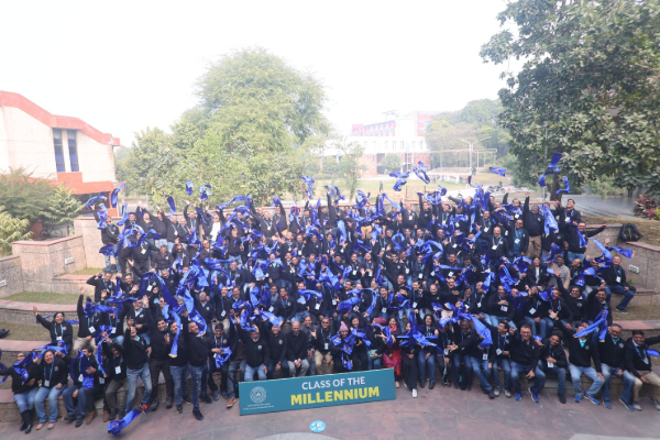 படித்த கல்லூரிக்கு ரூ.100 கோடி நன்கொடை - இந்தியாவிலே முதல் முறை | Iit Kanpur 2000 Batch Donate 100Cr To Almameter