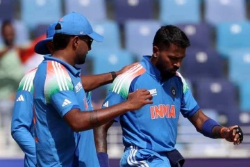 அவசரமாக ஆடுகளத்தை விட்டு வெளியேறிய ஷமி - என்ன நடந்தது?