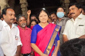 சசிகலாவுக்கு முருகன் படத்தை பரிசளித்த 14 வயது சிறுவன்