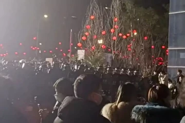 சீனா போராட்டத்தில் வெடித்த வன்முறை