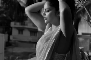 மொட்டைமாடியில் சேலையில் ஹாட் போஸ் கொடுத்த நந்திதா ஸ்வேதா