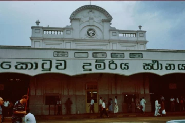 කොටුව දුම්රිය ස්ථානයේ මගී පහසුකම් වැඩිදියුණු කිරීමේ කොන්ත්‍රාත්තුව පිරිනමයි