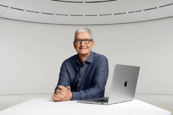 ஆப்பிள் தலைமை நிர்வாகி பொறுப்பில் இருந்து விலகும் டிம் குக் | Tim Cook To Step Down ஆப்பிள் தலைமை நிர்வாகி பொறுப்பில் இருந்து விலகும் டிம் குக் | Tim Cook To Step Down