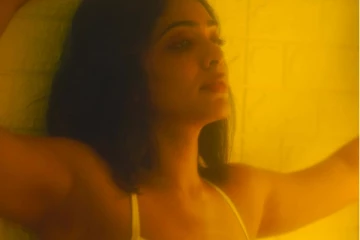 மலையாள நடிகை ரீமா கல்லிங்கல் கிளாமர் போட்டோஷூட்! அவரா இப்படி?