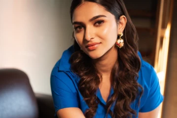 சென்சேஷன் நடிகை கயாடு லோஹர்.. புது போட்டோஷூட் ஸ்டில்கள்