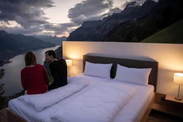 சுவர் இல்லை.. மலை உச்சியில் ரூம்; கவனம் ஈர்த்த ஹோட்டல் - எங்கு தெரியுமா?