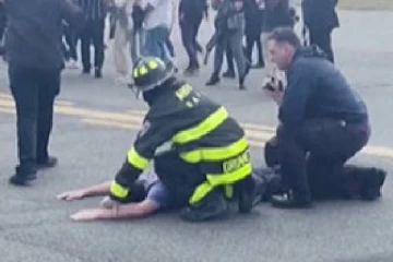 நடுவானில் ரகளையில் ஈடுபட்ட பயணி....கைது செய்த பொலிஸார்