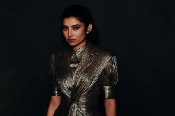 ட்ரெண்டி உடையில் சாரா அர்ஜுன்.. லேட்டஸ்ட் போட்டோஷூட்