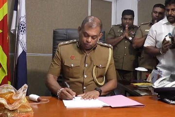 உத்தியோகபூர்வமாக கடமைகளை பொறுப்பேற்றார் புதிய காவல்துறைமா அதிபர்!