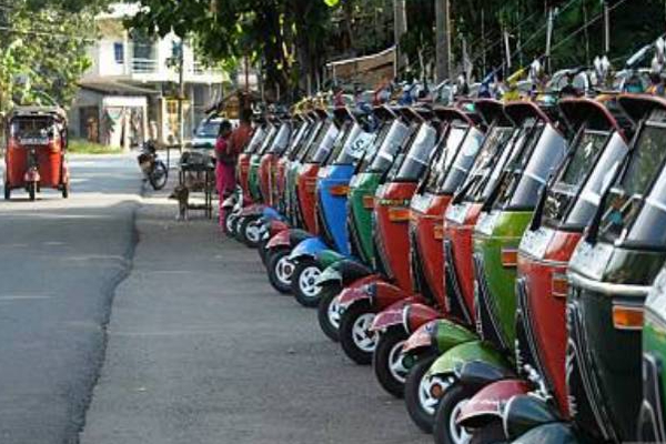கண்டியில் முச்சக்கரவண்டியில் பயணிக்க வேண்டாம்! சுற்றுலாப் பயணிகளுக்கு அறிவுறுத்தல் | Do Not Travel By Three Wheeler In Kandy Tourists