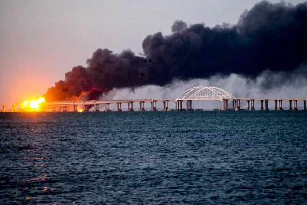 கிரீமியா பாலம் குண்டுவெடிப்பு; 8 பேர் அதிரடி கைது! | Crimea Bridge Bombing 8 People Arrested