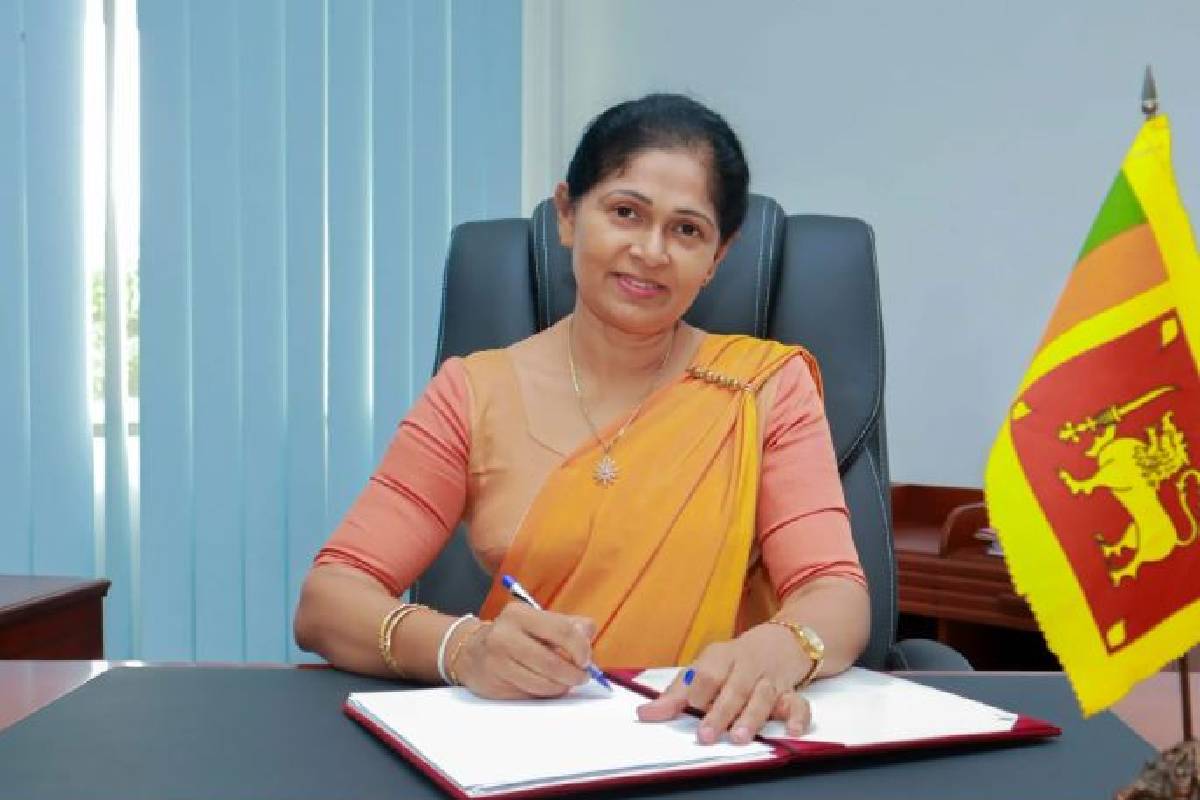 உயிரியல் முறைமைகள் தொழில்நுட்பப் பிரிவில் முதலிடம் பிடித்த மாணவி | 2025 A Level Results Island 1St Rank In Bio Tech உயிரியல் முறைமைகள் தொழில்நுட்பப் பிரிவில் முதலிடம் பிடித்த மாணவி | 2025 A Level Results Island 1St Rank In Bio Tech