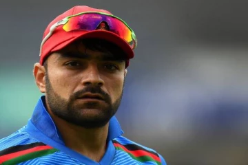 ஆப்கானிஸ்தானில் சிக்கியுள்ள குடும்பத்தை பற்றி கண்ணீர் விட்ட கிரிக்கெட் வீரர் ரஷித் கான்- முன்னாள் வீரர் அளித்த தகவல்!