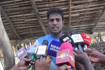 யாழில் கடற்தொழிலாளர்களின் வலையை வெட்டிய இந்திய இழுவைப் படகுகள்(Photos)