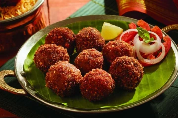 Kola Urundai: தென்னிந்தியர்களின் கோலா உருண்டை ருசியின் ரகசியம் இது தான்...!