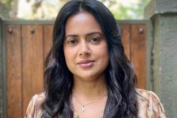 43 வயதில் இப்படி ஒரு போட்டோவா.. நடிகை சமீரா ரெட்டியின் நீச்சல் உடை புகைப்படங்கள்