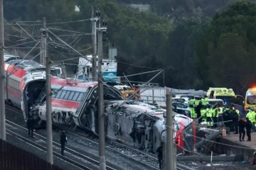 ஒன்றுடன் ஒன்று மோதிய இரு ரயில்கள் ; அதிகரிக்கும் பலி எண்ணிக்கை