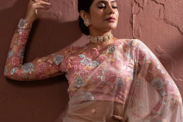 ட்ரான்ஸ்பரென்ட் சேலையில் நடிகை ஐஸ்வர்யா தத்தா - போட்டோஷூட்