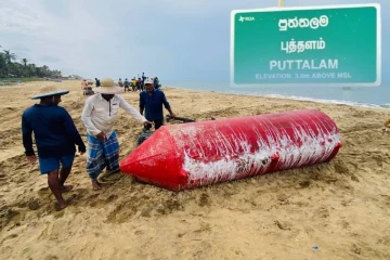 புத்தளம் உடப்பு கடற்கரையில் மீட்கப்பட்ட மர்மப் பொருள்