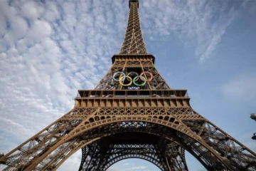 ஈபிள் கோபுரத்தில் ஒலிம்பிக் வளையங்கள்: நீதிமன்றம் செல்லும் ஈபிளின் குடும்பத்தினர்