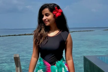 நீச்சல் குளத்தில் சிவாங்கி, என்ன இப்படி மாறிட்டாங்க