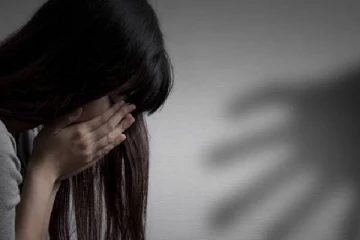 மாமனார் முன் நிர்வாணமாக நிற்க வைத்து கொடுமை: மருமகள் எடுத்த விபரீத முடிவு