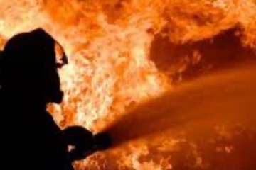 ගබඩාවක ගින්නක්.. විශාල බට තොගයක් ගිනි ගෙන විනාශයි.