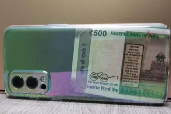 Why You Should Never Put Money in Your Phone Case