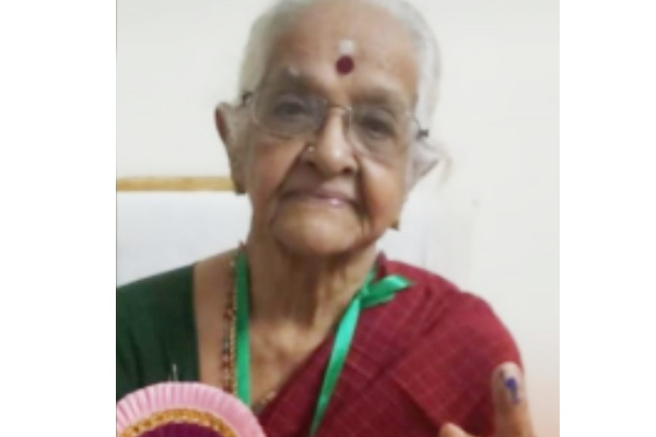 கவுன்சிலர் பதவிக்கு போட்டியிட்ட 94 பாட்டி வாக்களித்தார் - தமிழ்நாடு