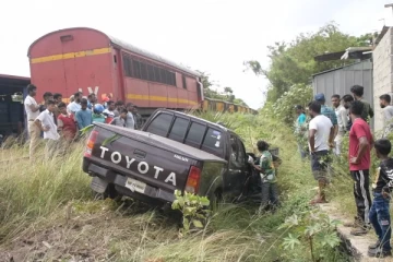 பாரிய விபத்தில் அதிஷ்டவசமாக உயிர்பிழைத்த சாரதி(Photos)