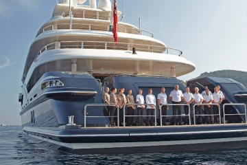 படகில் பணக்காரர்களின் சகிக்க முடியாத வினோத ஆசை - பெண் ஊழியர் பகிர்ந்த ரகசிய தகவல்!