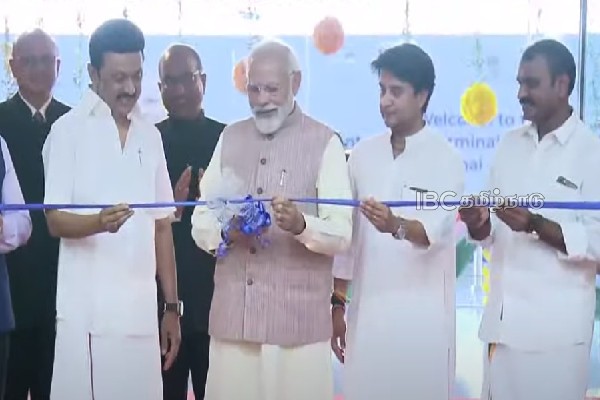 புதிய விமான நிலைய முனையத்தை திறந்து வைத்தார் பிரதமர் மோடி | Minister Welcomed Pm Modi On His Arrival