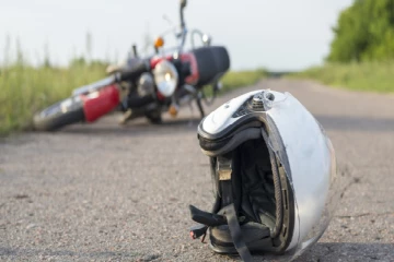 வெளிநாட்டு காதலியுடன் மோட்டார் சைக்கிளில் சென்ற காவல்துறை உத்தியோகத்தருக்கு ஏற்பட்ட நிலை.!