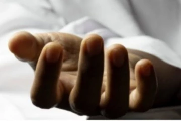 ණය ගෙවීමට නොහැකි තැන සැමියා, බිරිඳට සහ දරු දෙදෙනාට වස පොවා බාල්කයක එල්ලුණු අවාසනාවන්ත පුවතක්.