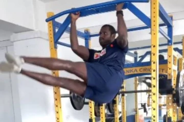 உடலை வில்லாய் வளைத்து உடற்பயிற்சி! ஏஞ்சலோ மேத்யூஸ் வெளியிட்ட வீடியோ